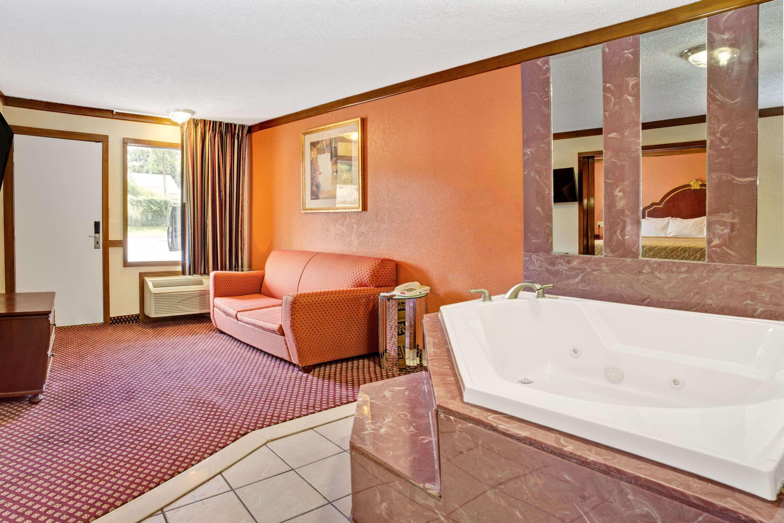 Travelodge By Wyndham Sellersburg Buitenkant foto