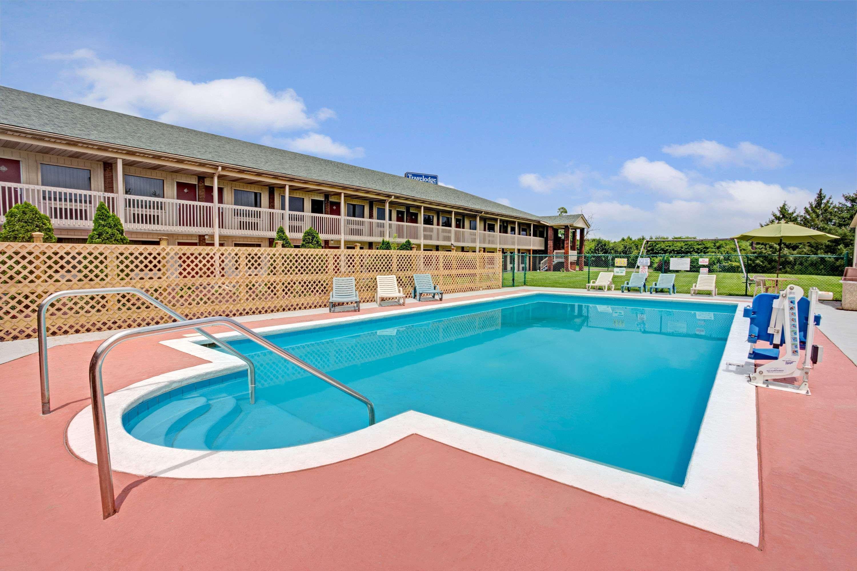 Travelodge By Wyndham Sellersburg Buitenkant foto