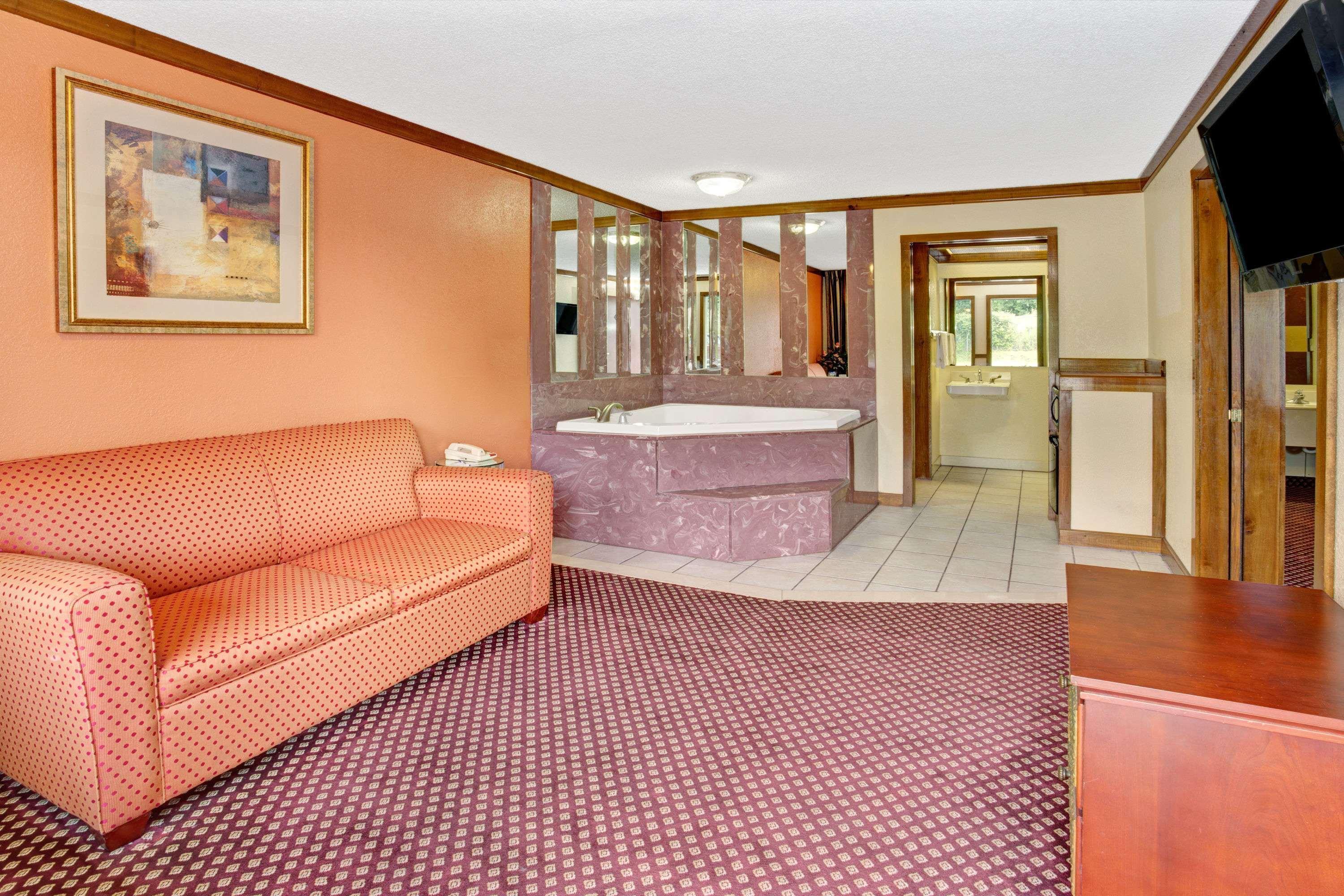 Travelodge By Wyndham Sellersburg Buitenkant foto