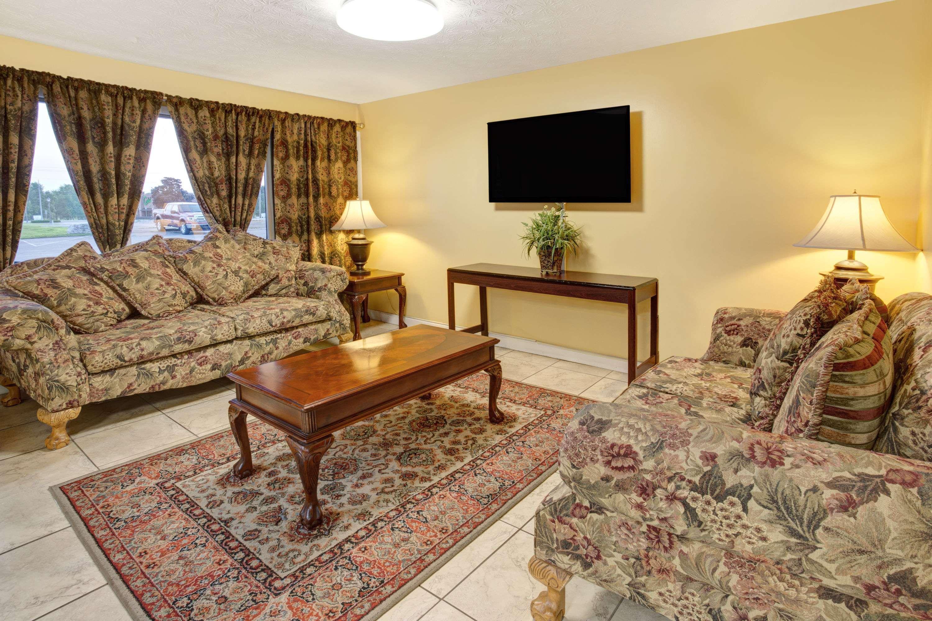 Travelodge By Wyndham Sellersburg Buitenkant foto