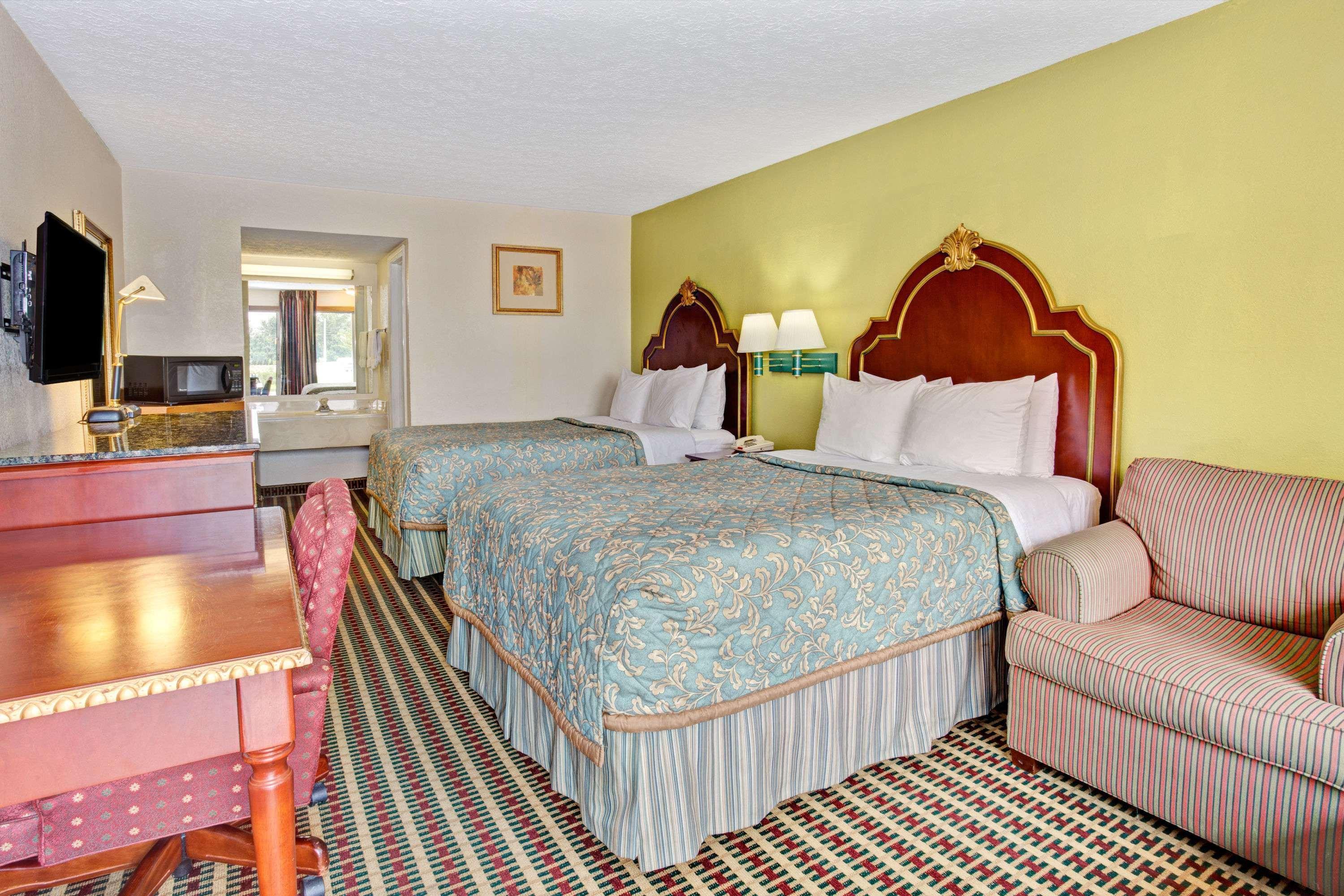 Travelodge By Wyndham Sellersburg Buitenkant foto