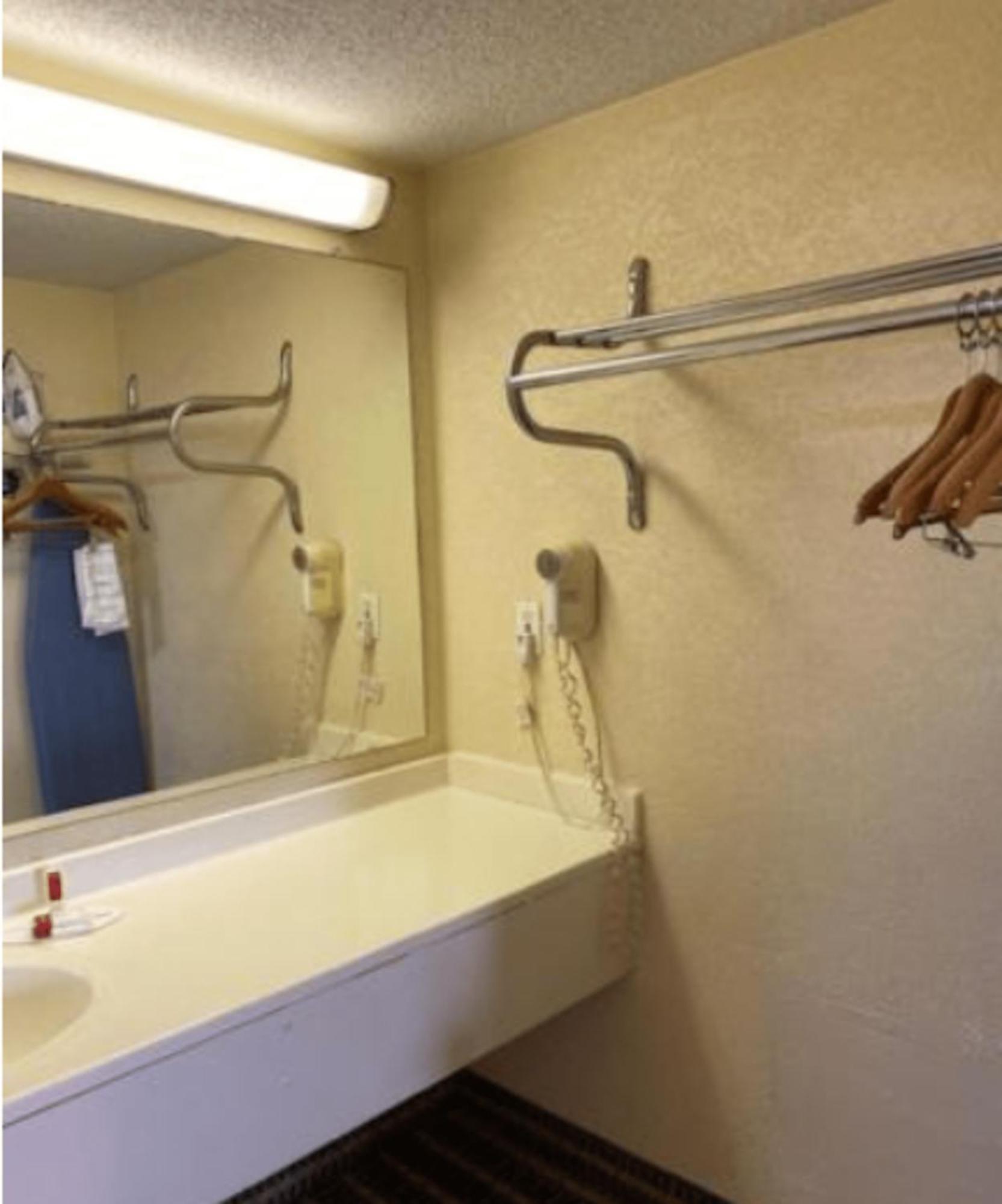 Travelodge By Wyndham Sellersburg Buitenkant foto
