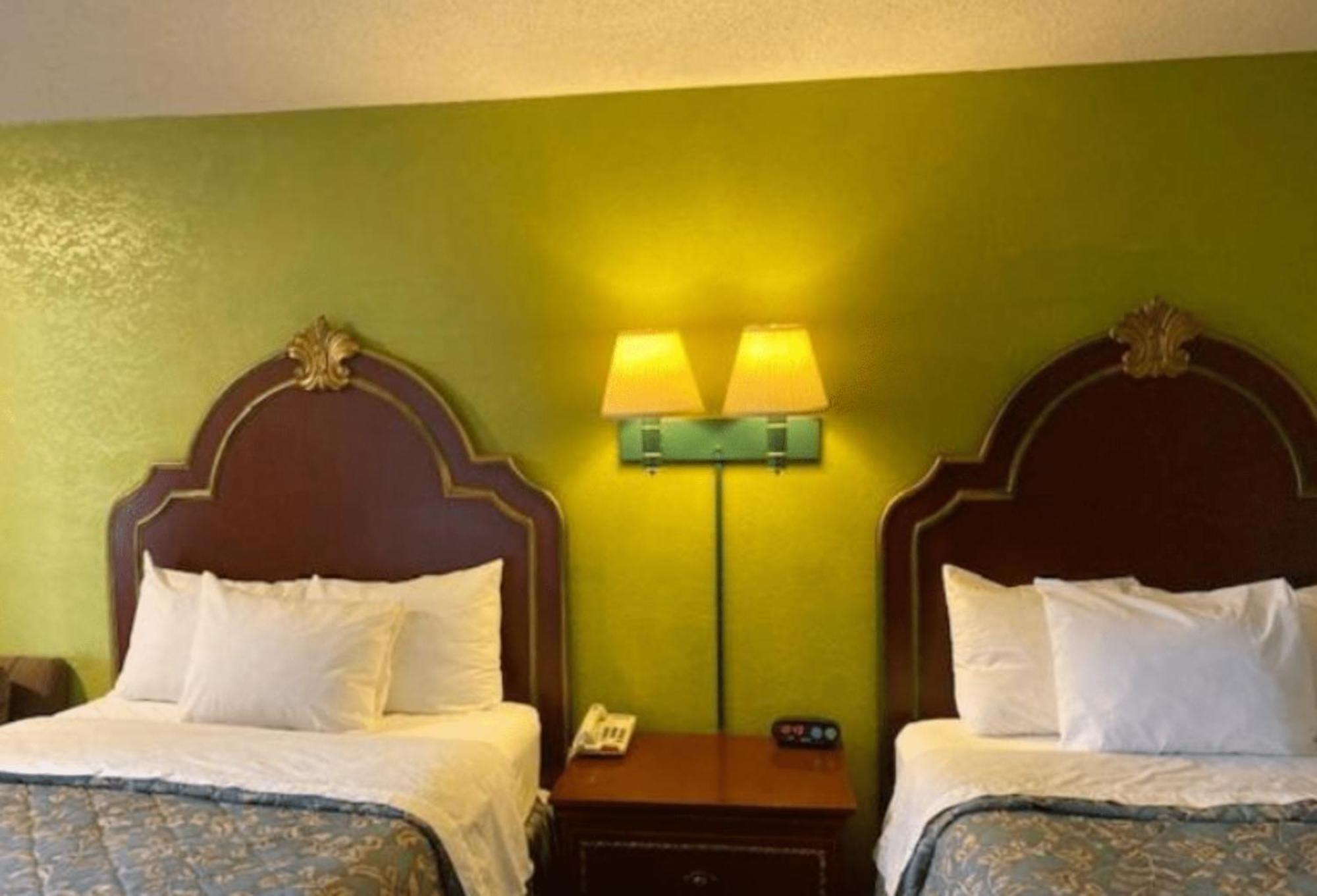 Travelodge By Wyndham Sellersburg Buitenkant foto