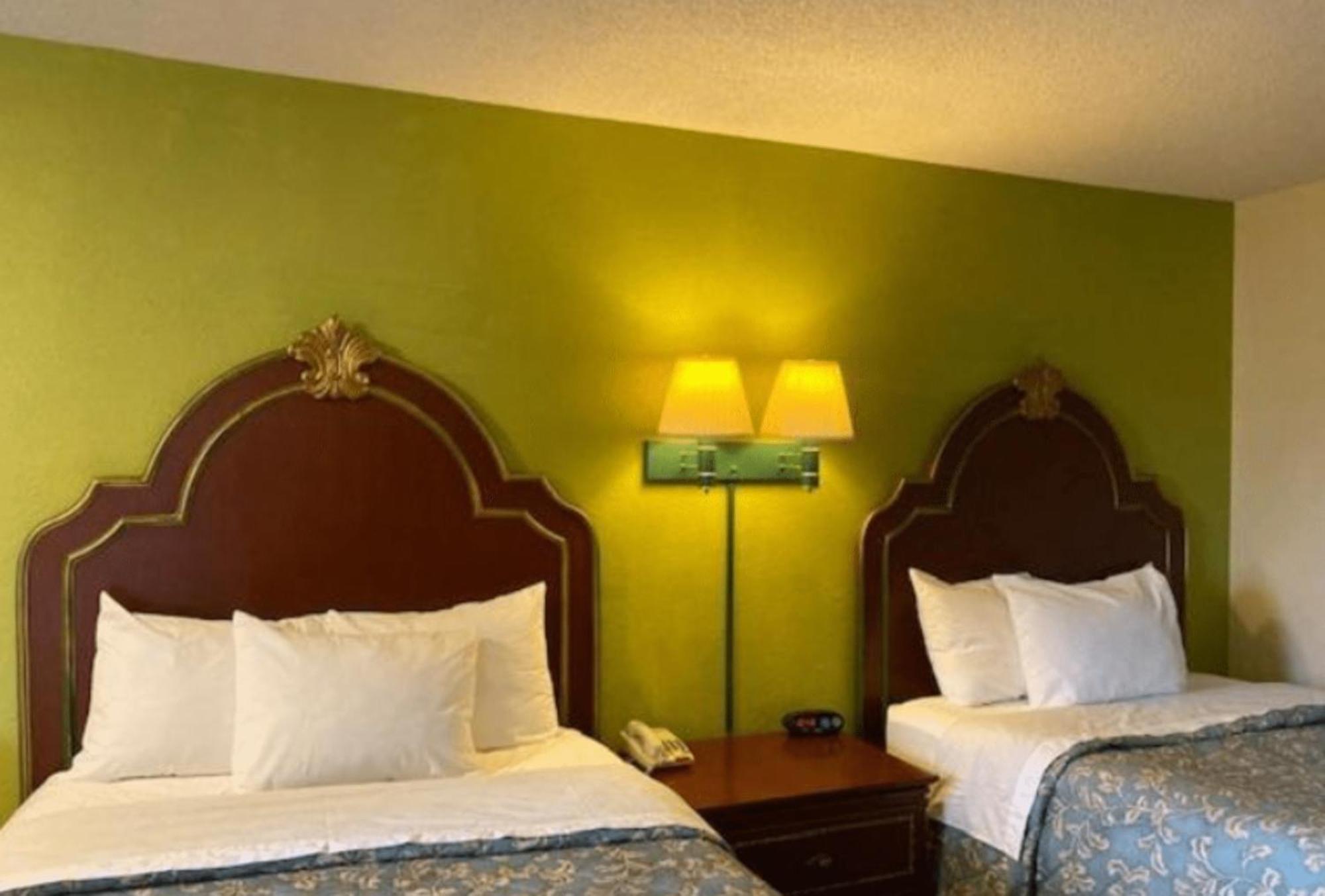Travelodge By Wyndham Sellersburg Buitenkant foto