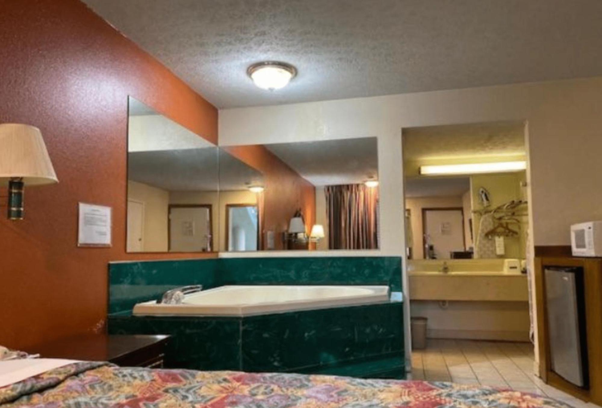 Travelodge By Wyndham Sellersburg Buitenkant foto